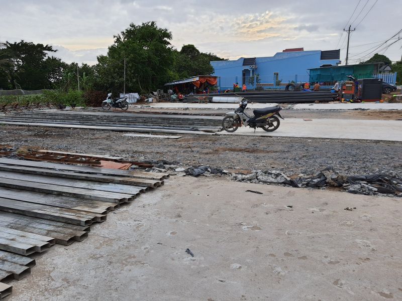 nha-pho-gan-cong-trinh-lien-ke-khi-ep-coc