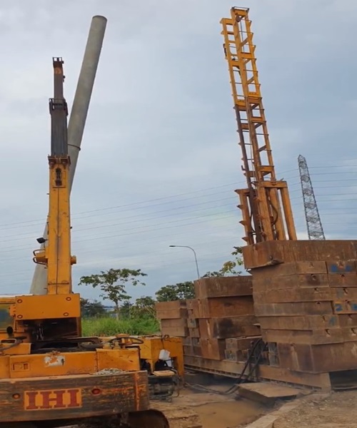 thi_cong_ep_coc_be_tong_nha_dan_tai_binh_duong_bang_robot_mini_